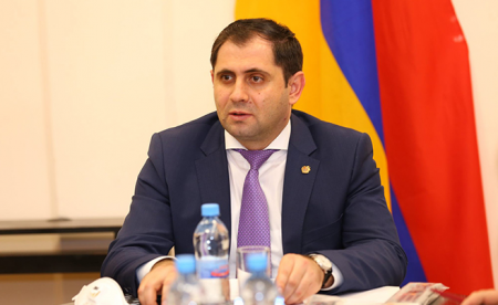 Papikyan Hindistana getdi