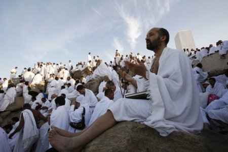 60 zəvvarı aldadan turizm şirkətinin qadın rəhbəri həbs edildi 60 zəvvarı aldadan turizm şirkətinin qadın rəhbəri həbs edildi